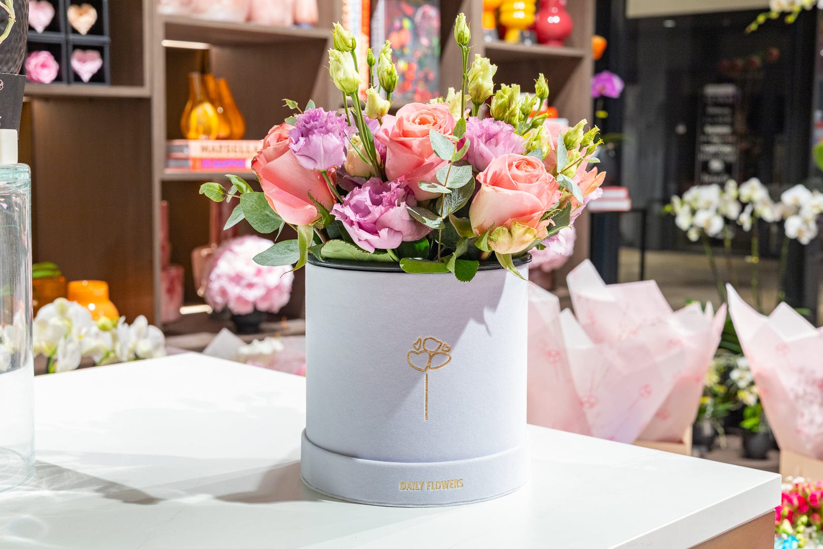 Bloemen in hoedendoos - Blushing Beauty