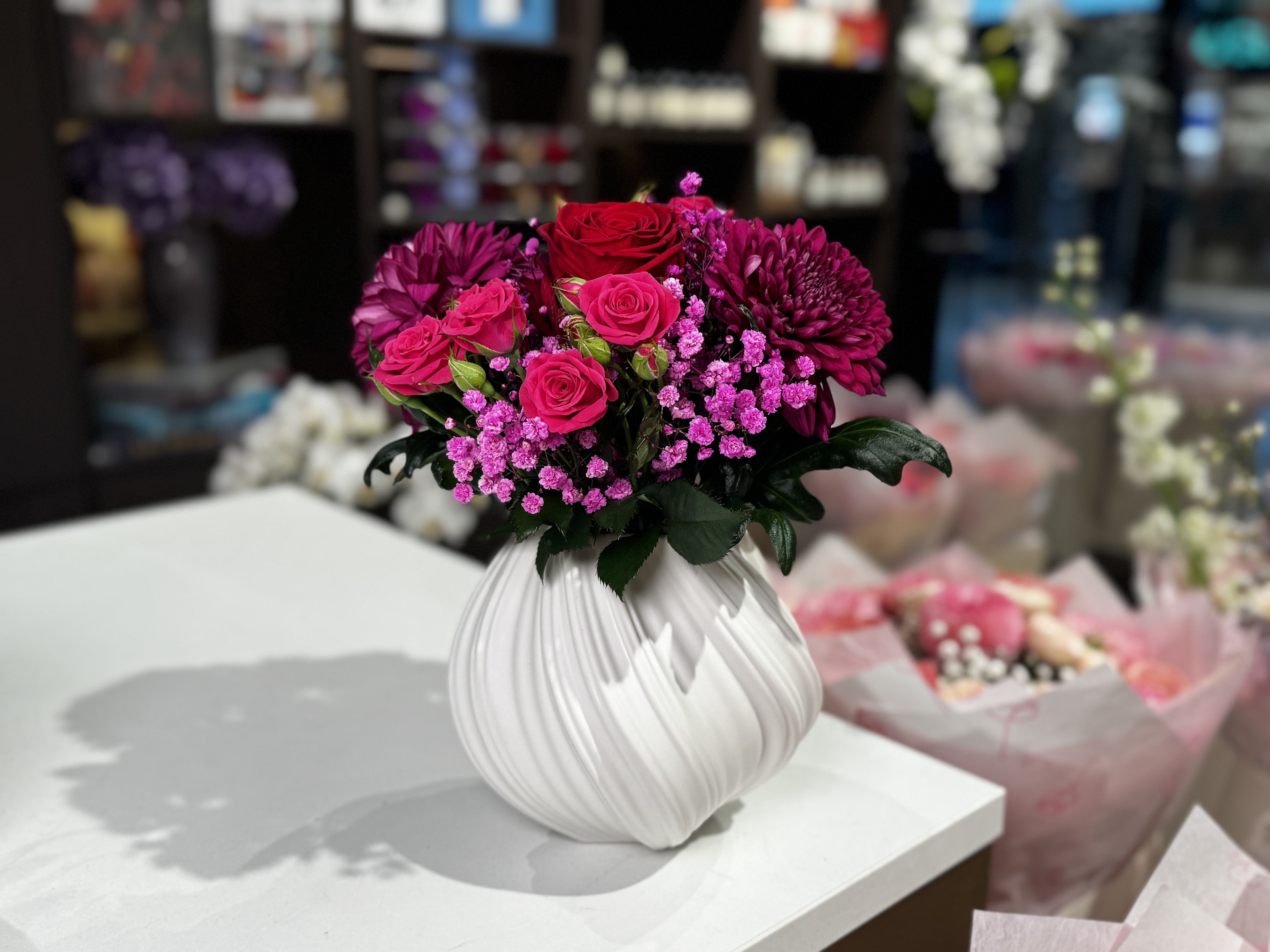 Chic Burgundy Beauty - Deluxe table arrangement