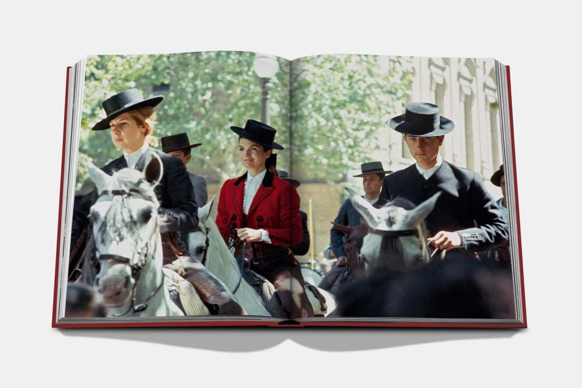 Assouline Sevilla Arte open book pages