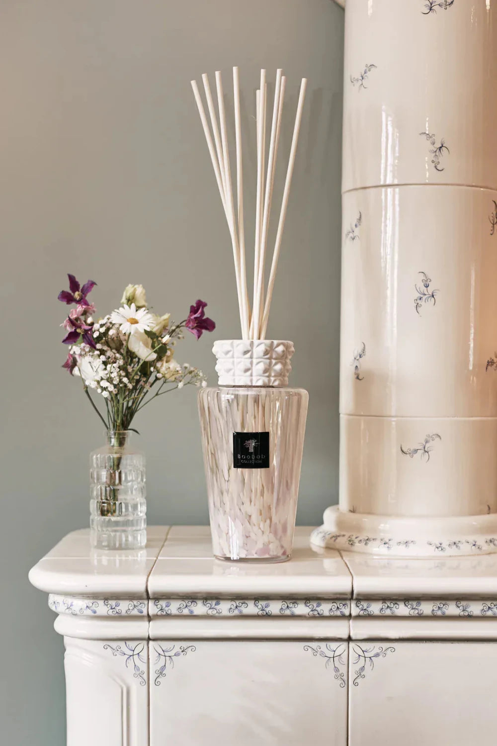 Baobab White Pearls Totem candle product shot