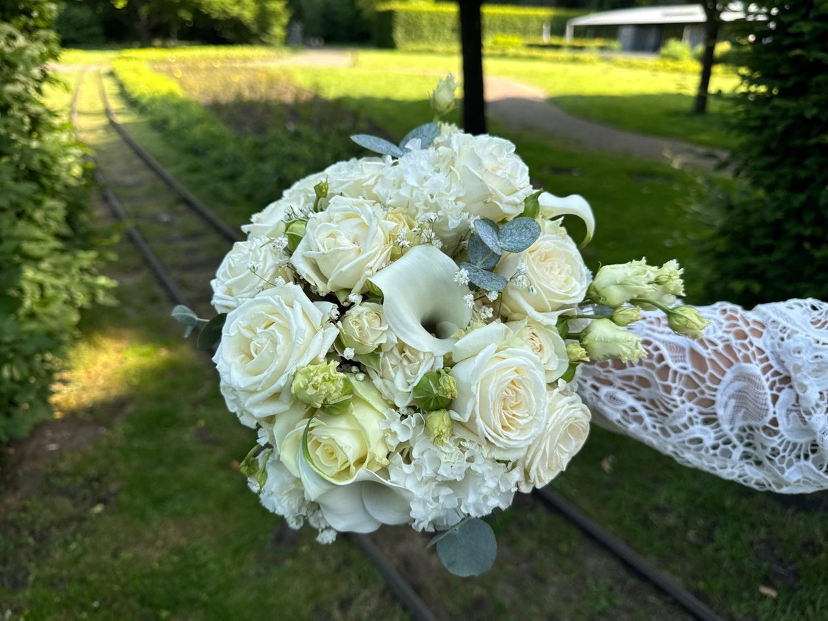 Blooming Bride bridal bouquet Daily Flowers Amsterdam