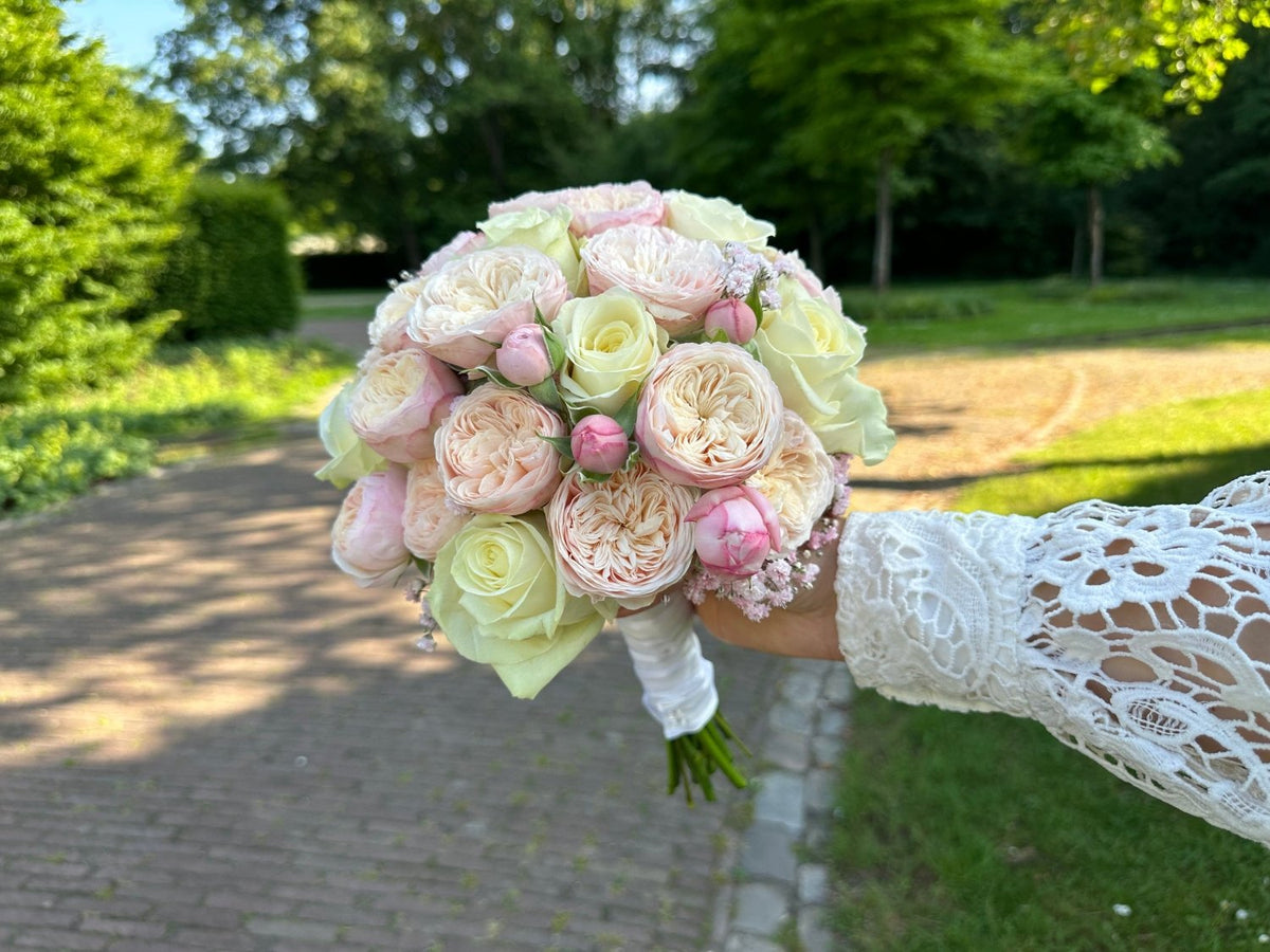 Pastel Princess Bride bridal bouquet Daily Flowers Amsterdam