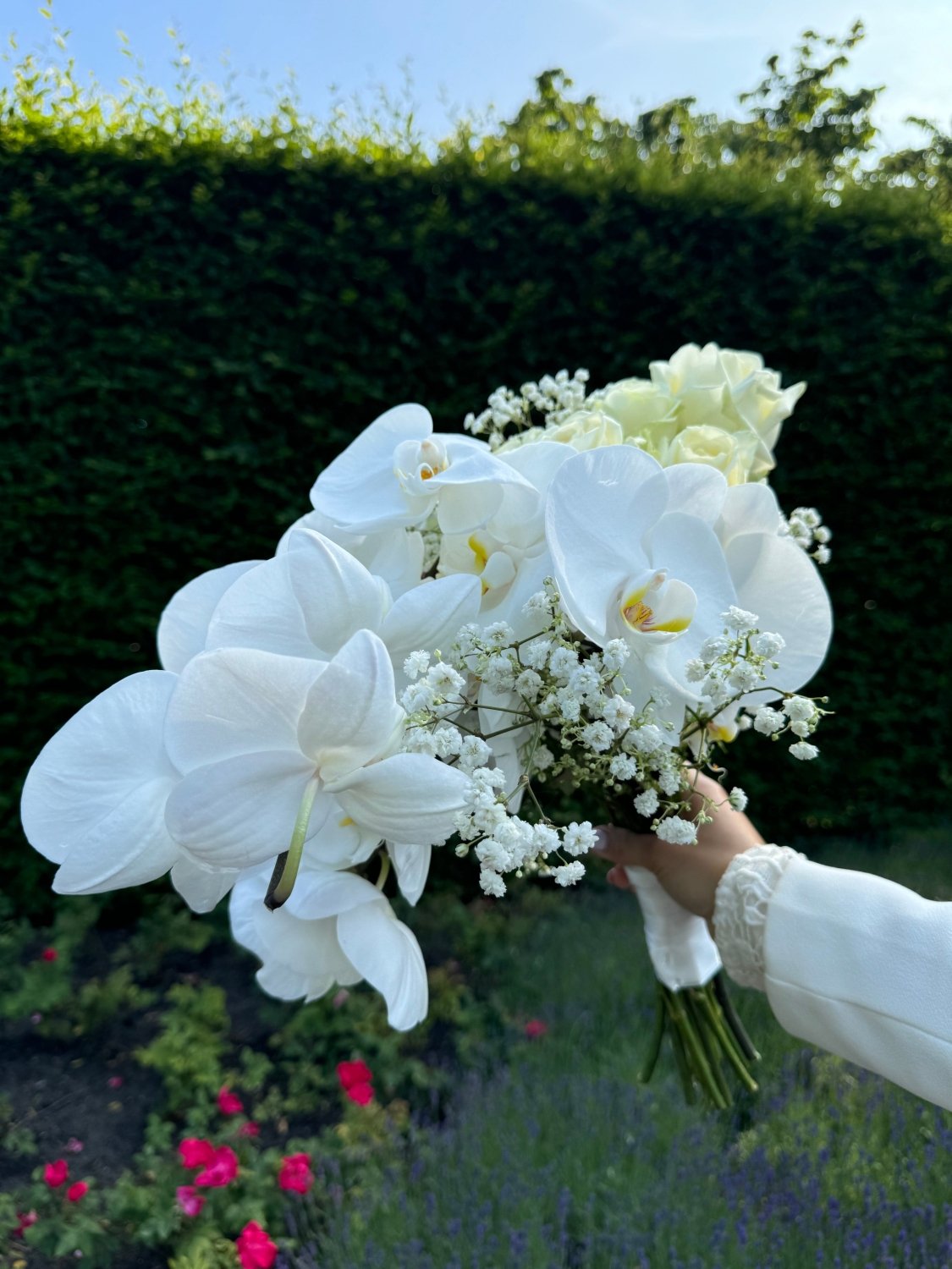 Radiance Of Vows bridal bouquet close-up Daily Flowers Amsterdam
