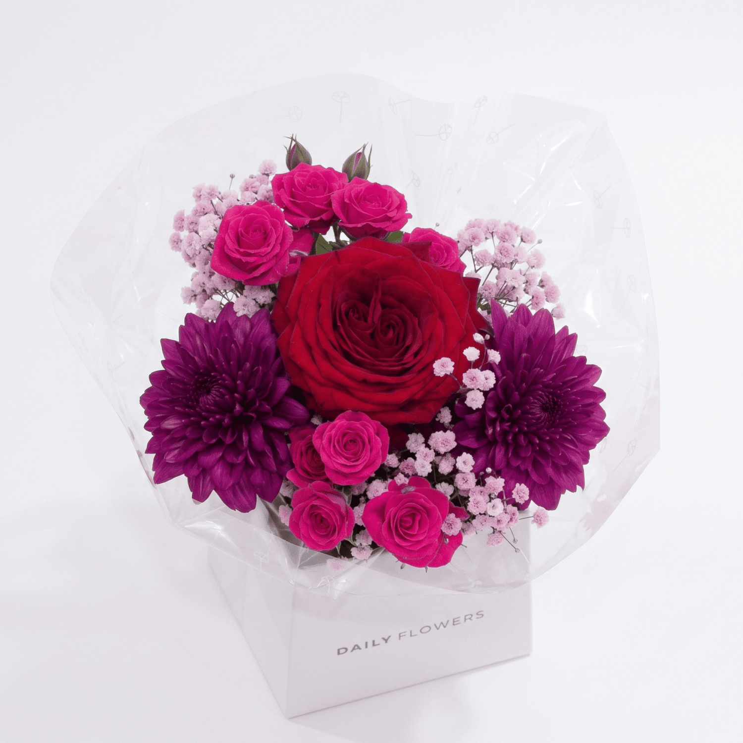 Chic Burgundy Beauty, Mini bouquet with roses by Daily Flowers