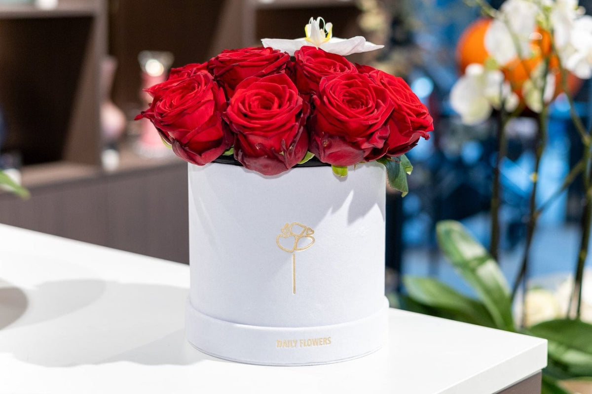 Flowers in a box Moulin Rouge luxury arrangement Daily Flowers