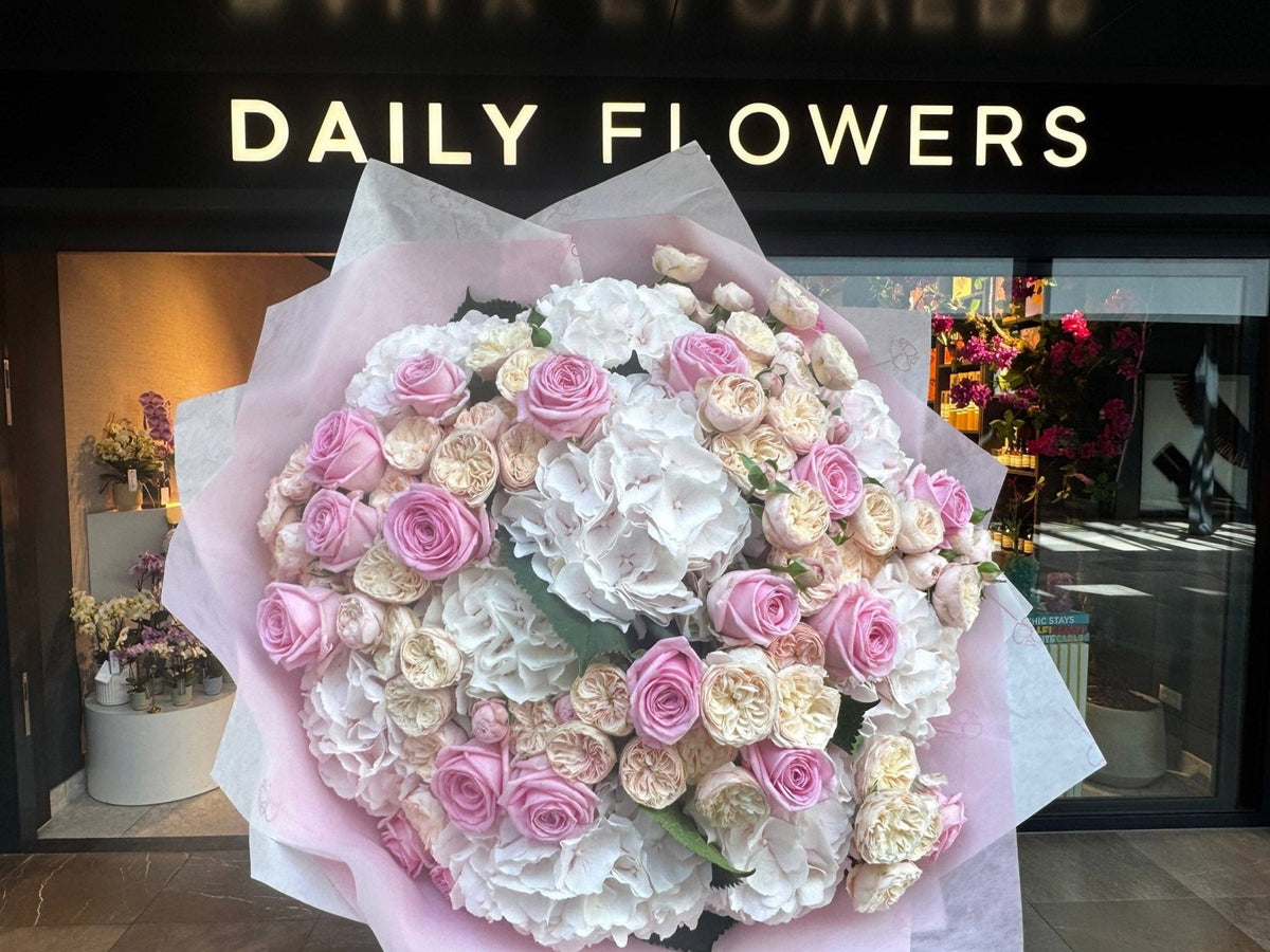 Royal Rose Blush flower bouquet Daily Flowers Amsterdam