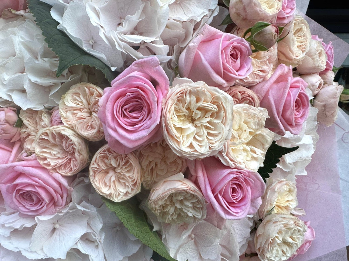 Royal Rose Blush flower bouquet Daily Flowers Amsterdam