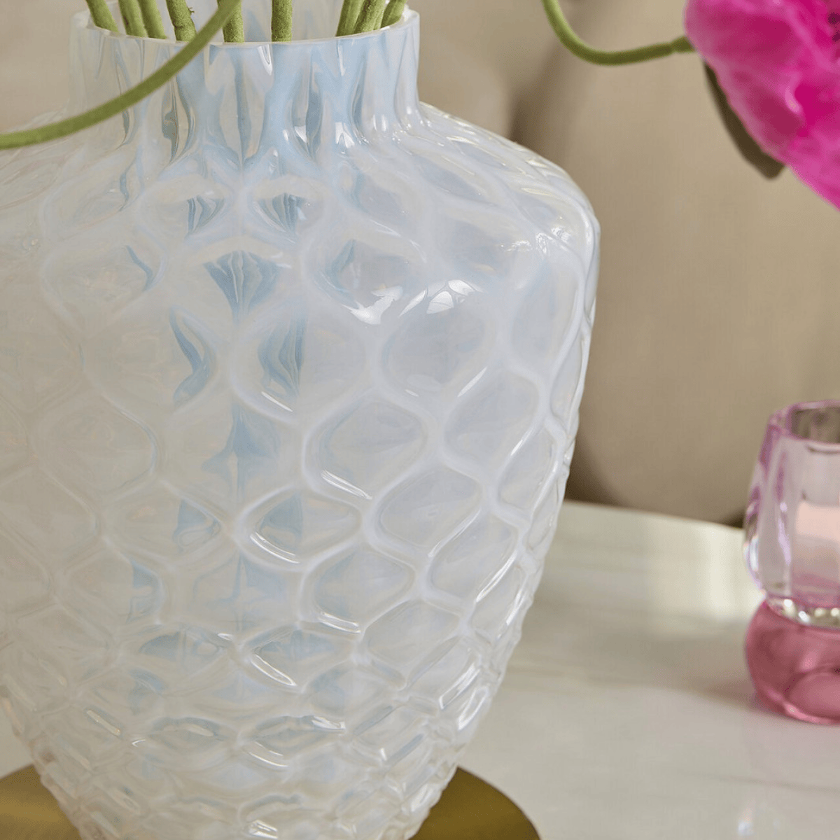 White Honeycomb vase detail view