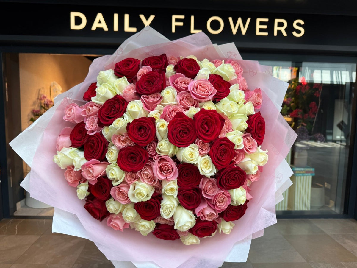 White red and pink roses bouquet Daily Flowers Amsterdam