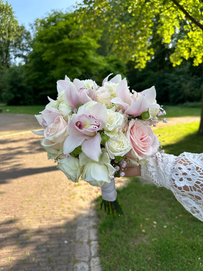 Bridal Whisper Of Love bouquet close-up Daily Flowers Amsterdam