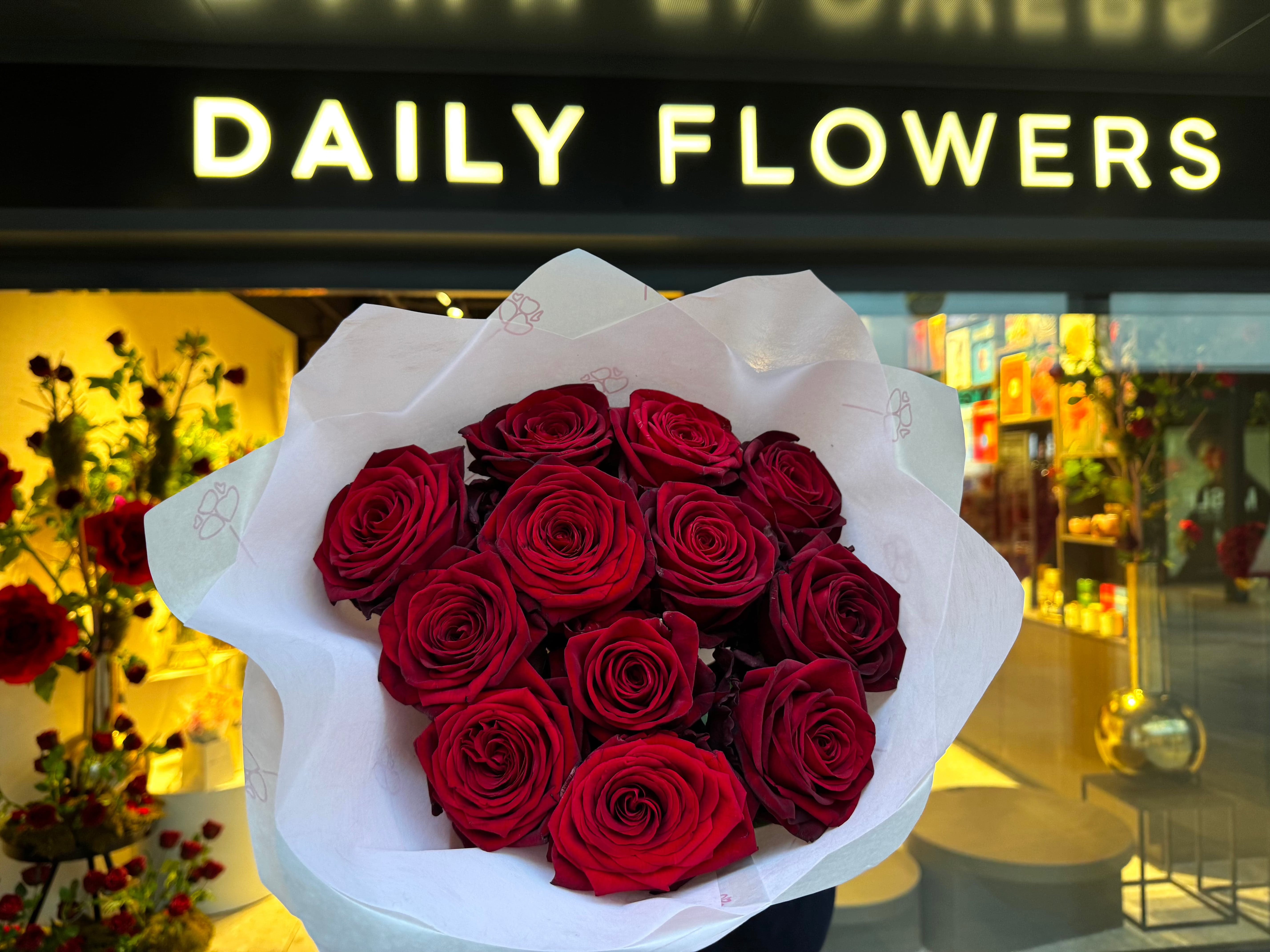 Bisous 12 Red Roses