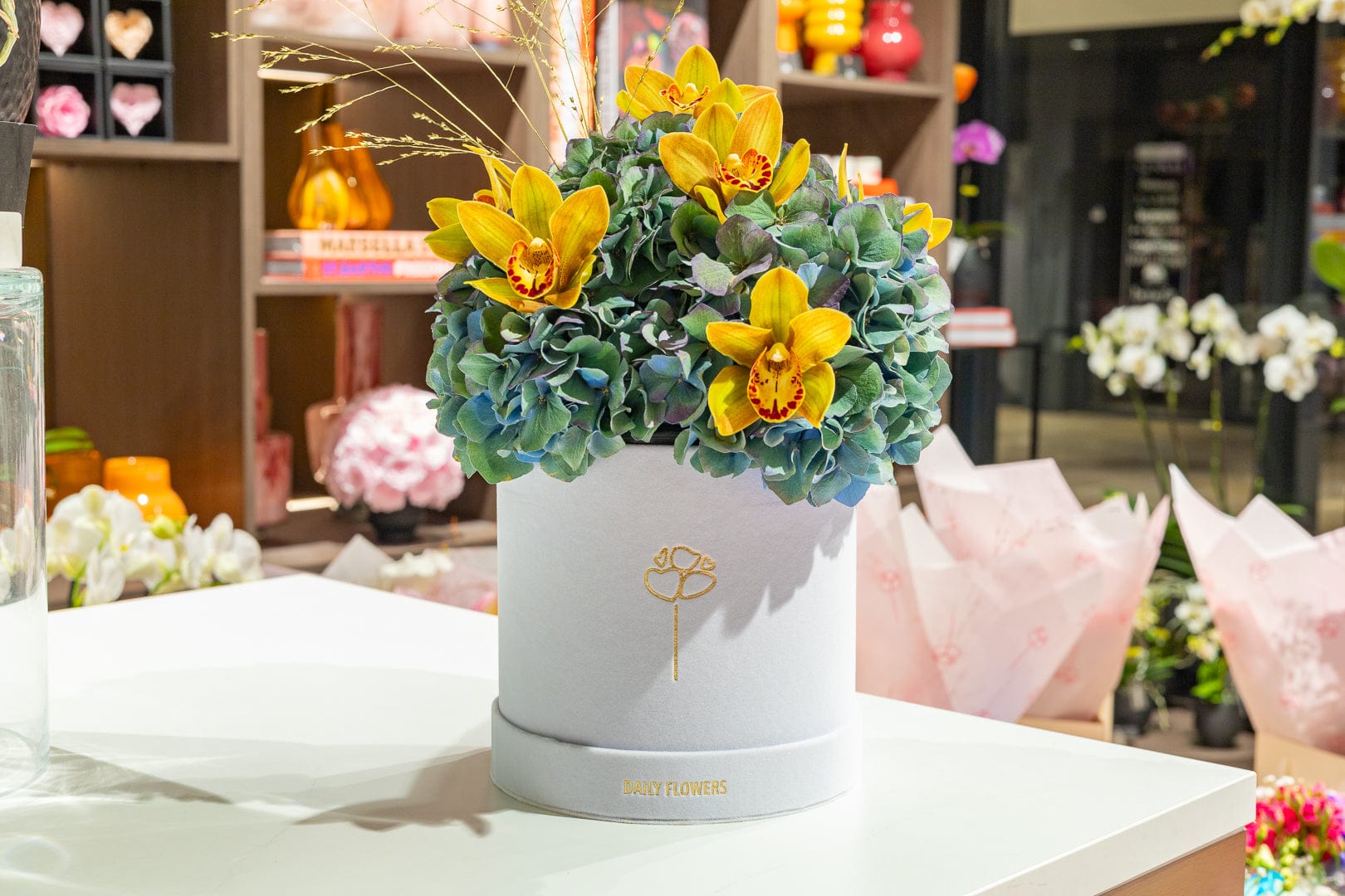 Bloemen in hoedendoos - Autumn Orchids & Hydrangea