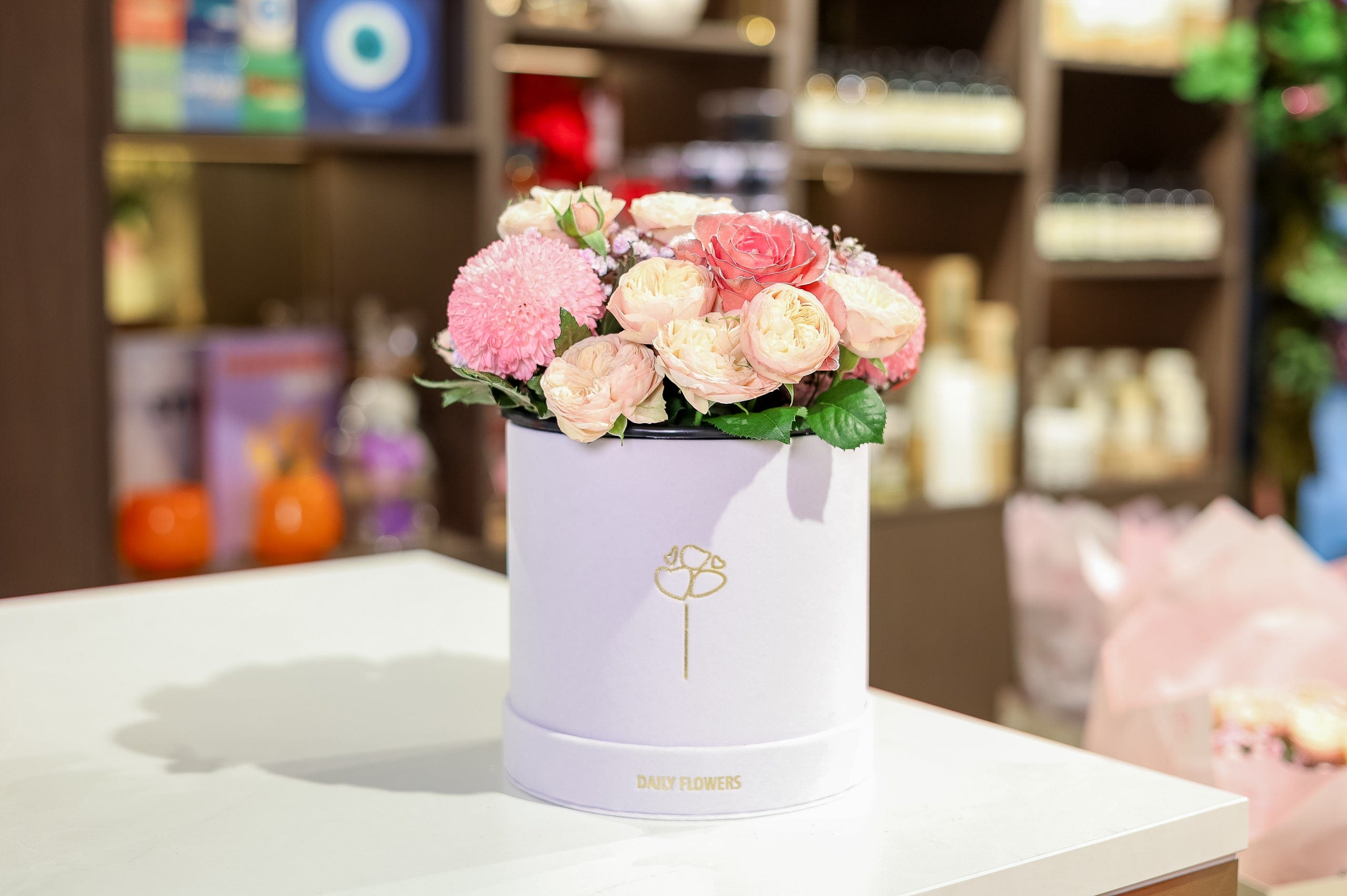 Bloemen in hoedendoos - Cherry Blossom Chic