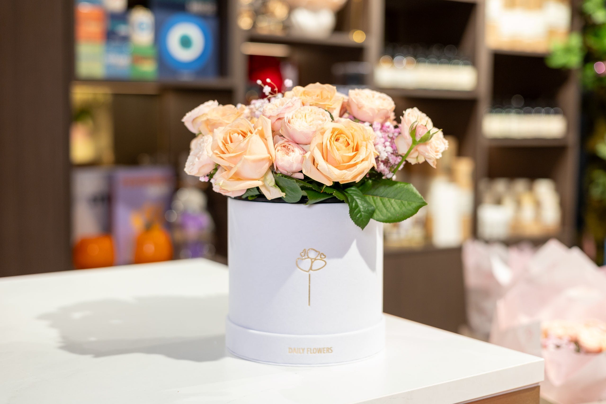 Bloemen in hoedendoos - Champagne Whisper