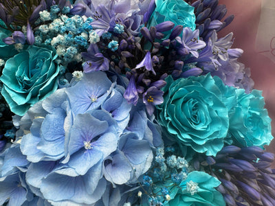 Blue Waves Wonder flower bouquet close-up Daily Flowers Amsterdam