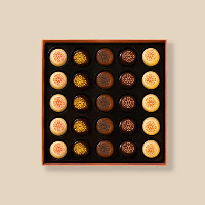 Madaq Variety Box 25 chocolates interior