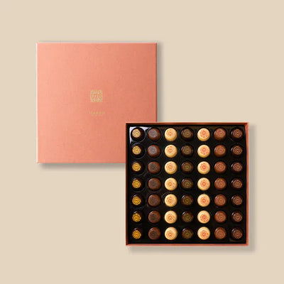 Madaq Variety Box 49 chocolates exterior
