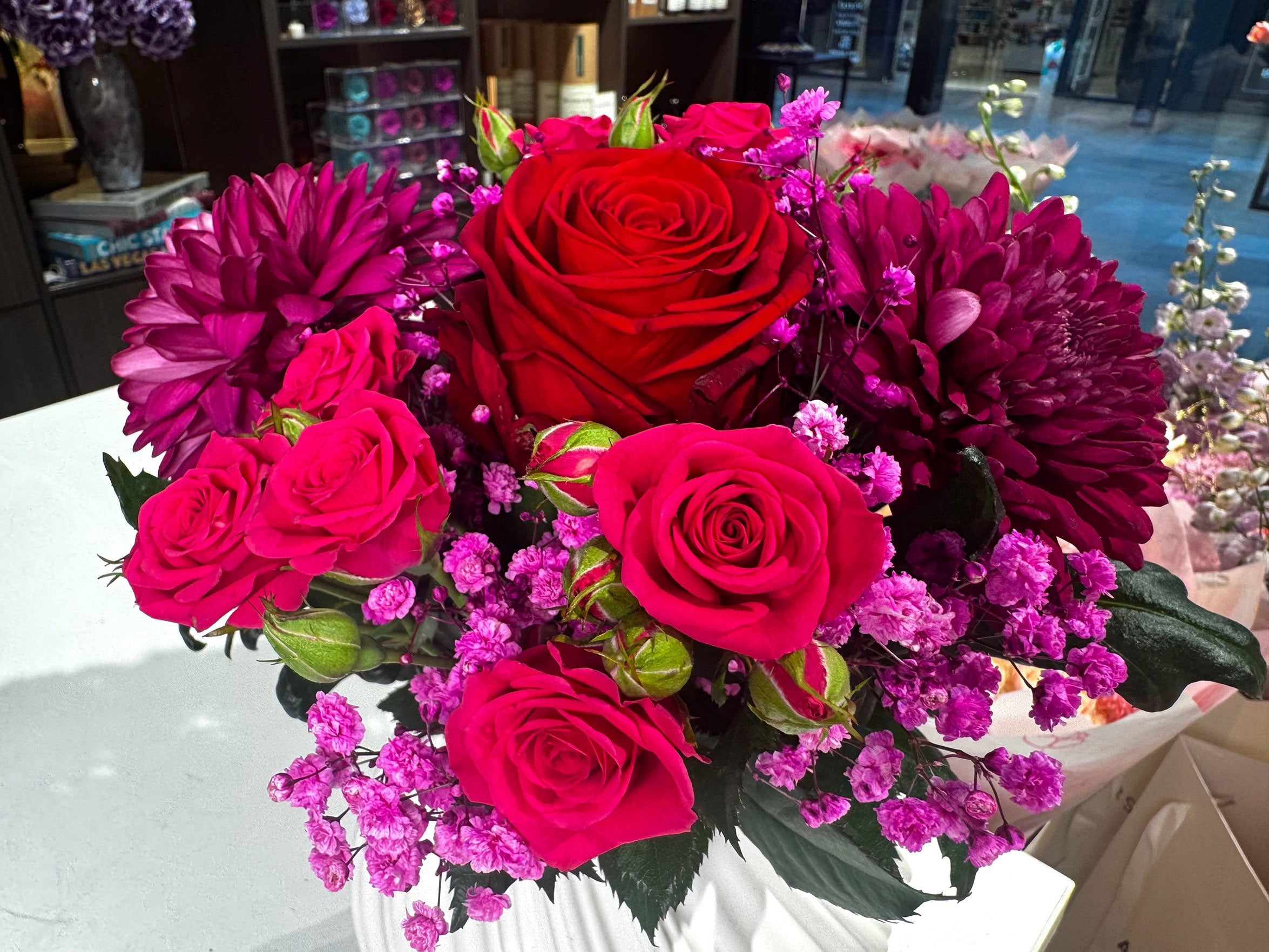 Chic Burgundy Beauty - Deluxe table arrangement