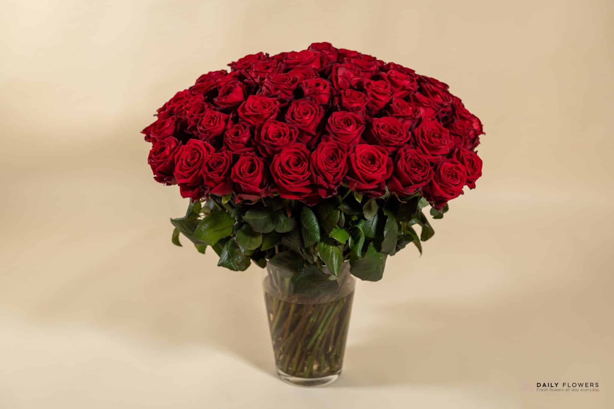 Big bouquet of red roses