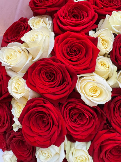 Kies Je Hoeveelheid - White and Red Roses