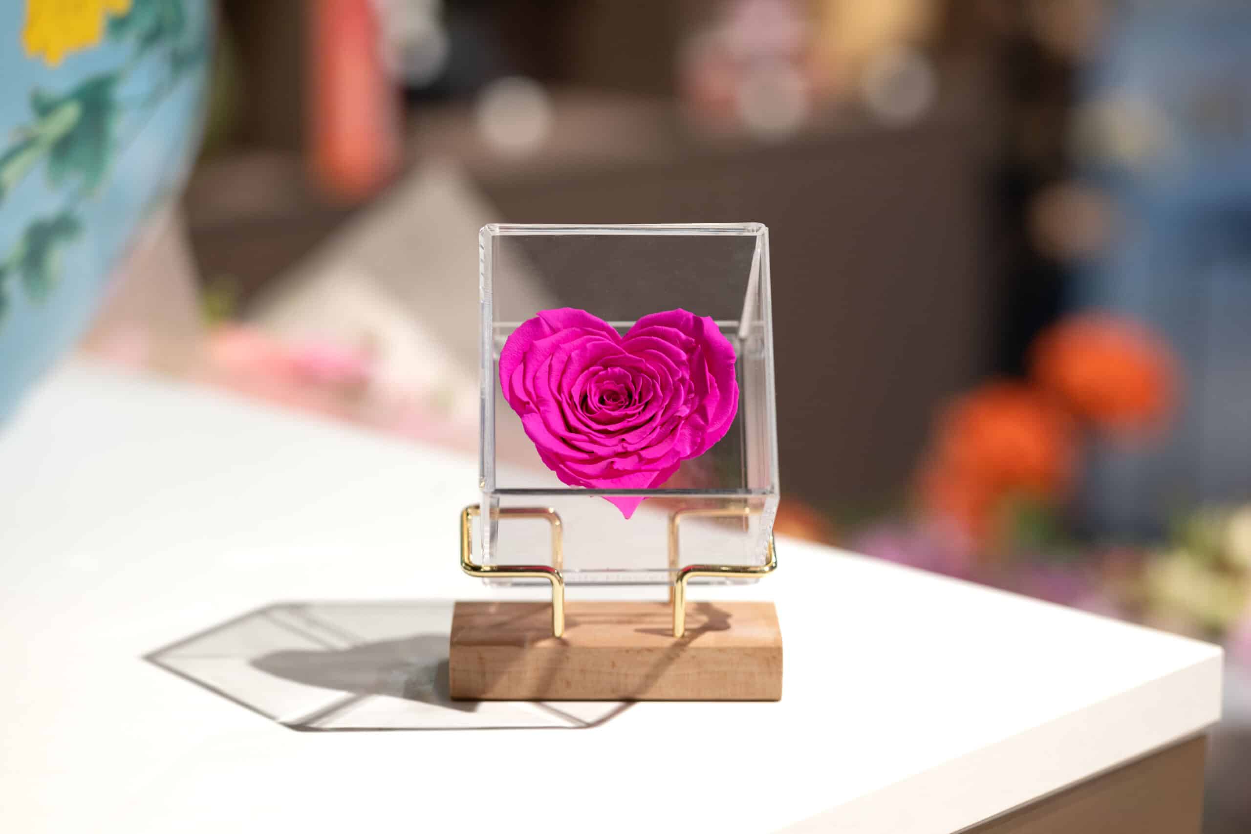 Luxury preserved rose heart - bright pink