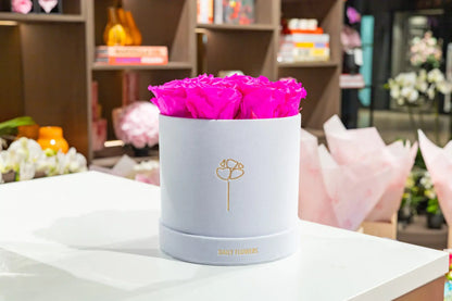 The exclusive box of love - long lasting roses - Bright pink