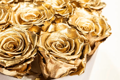 The exclusive box of love - long lasting roses - gold