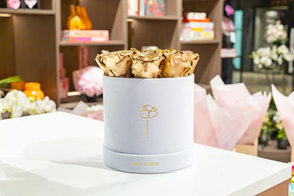 The exclusive box of love - long lasting roses - gold