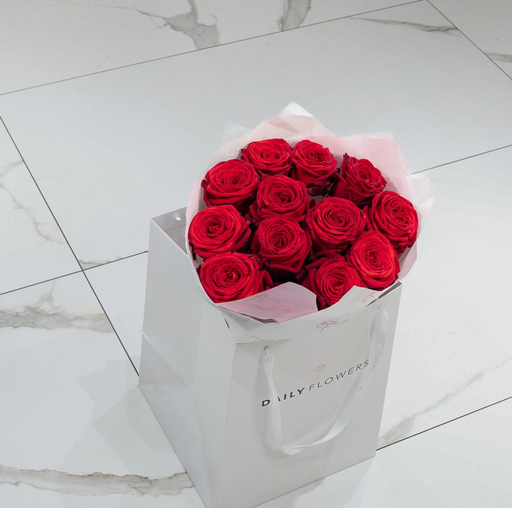 Bisous 12 red roses bouquet Daily Flowers Amsterdam