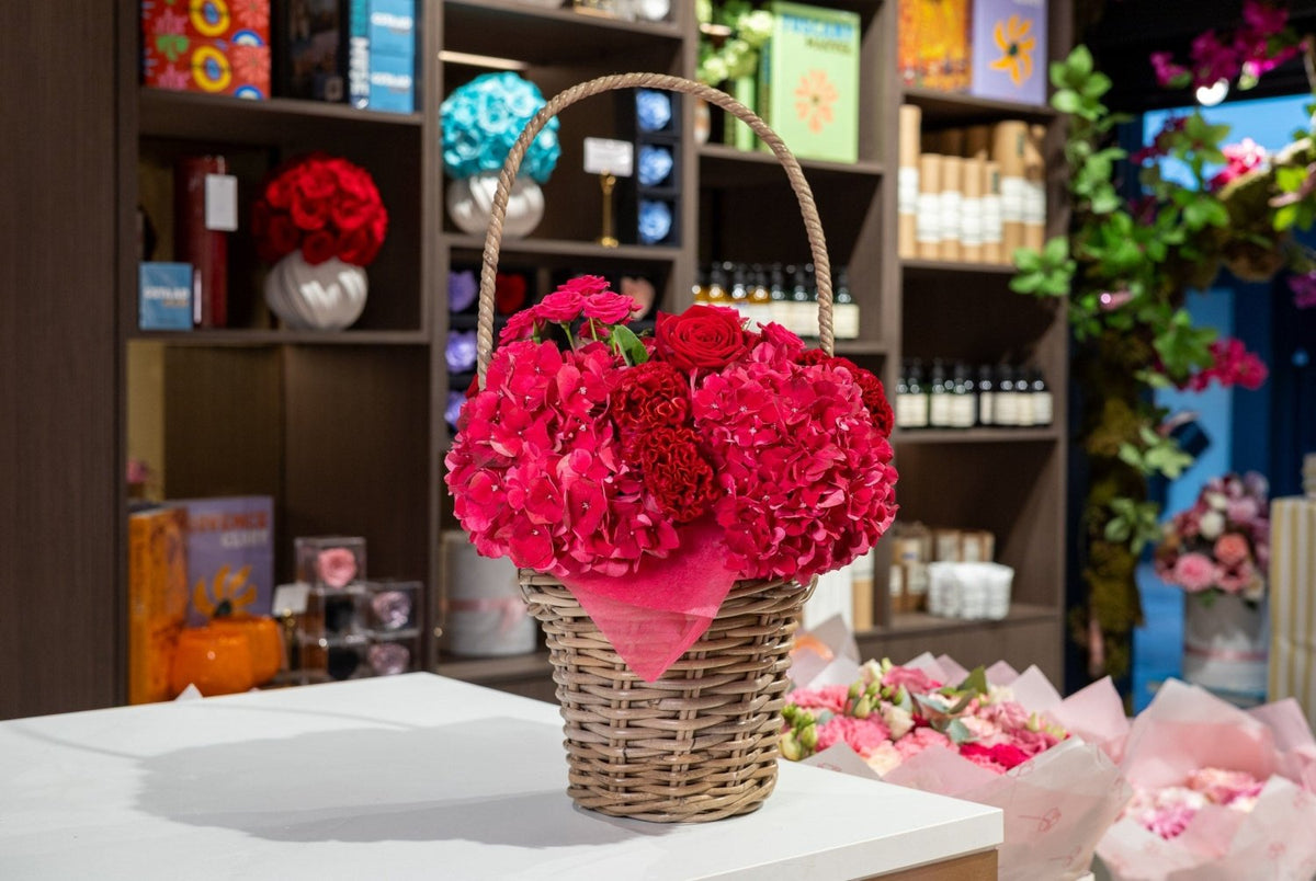 Red Hydrangea Romance blossom basket Daily Flowers Amsterdam