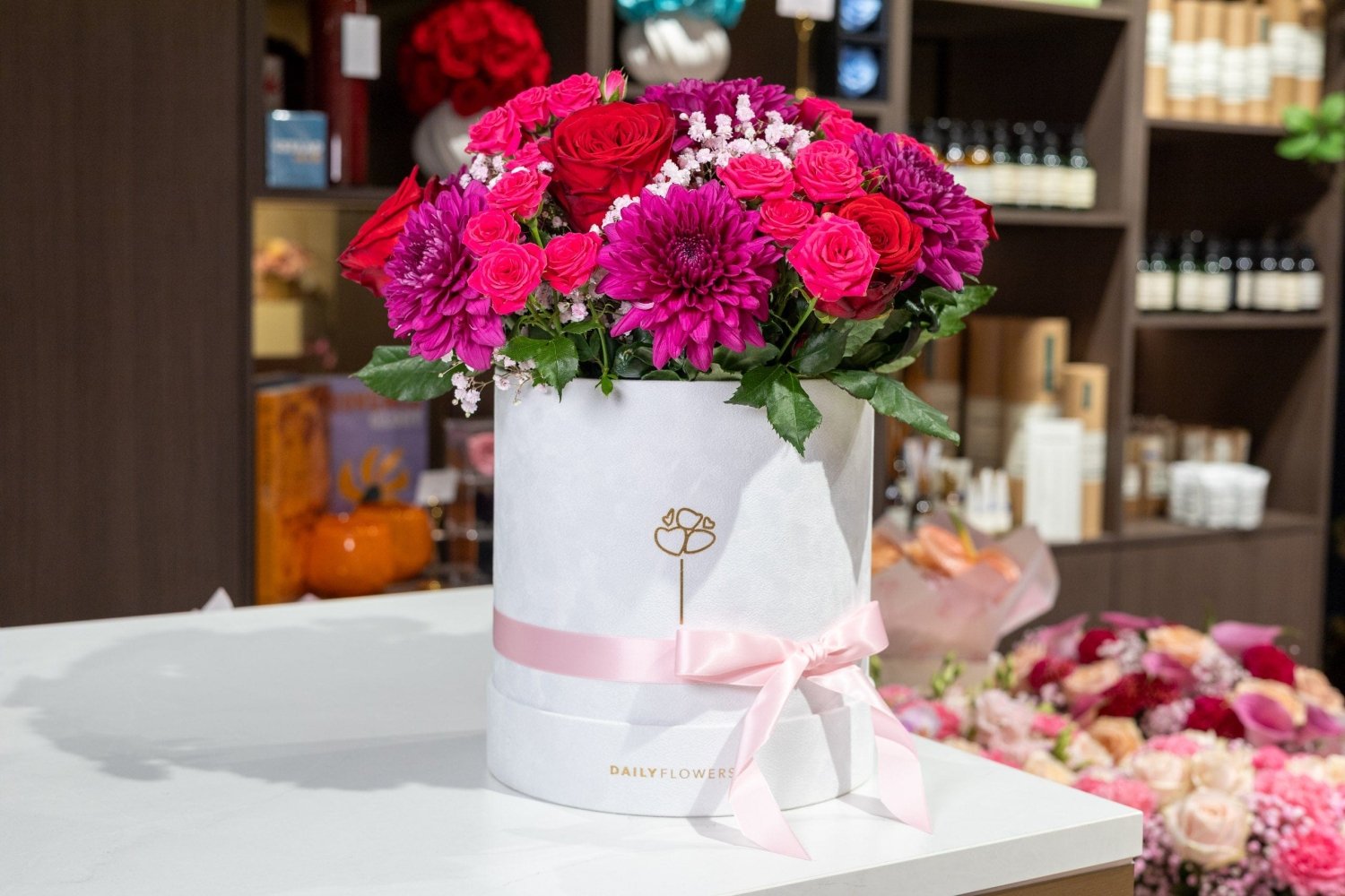 Chic Burgundy Beauty blossom box Daily Flowers Amsterdam