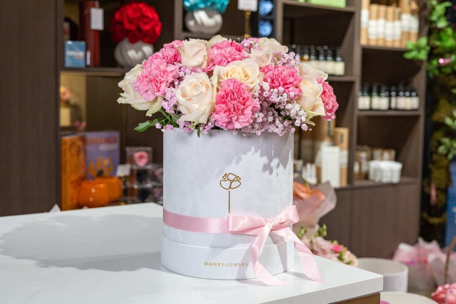The Dreamier The Better blossom box Daily Flowers Amsterdam