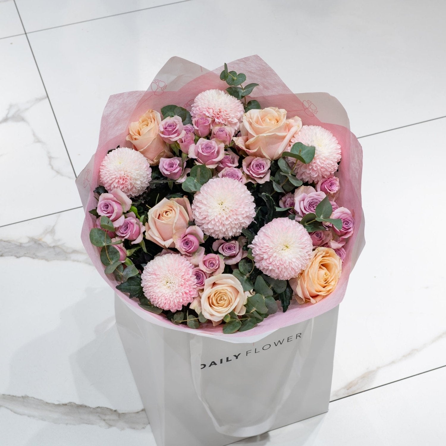 Blushing Love bouquet with roses and eucalyptus by Daily Flowers