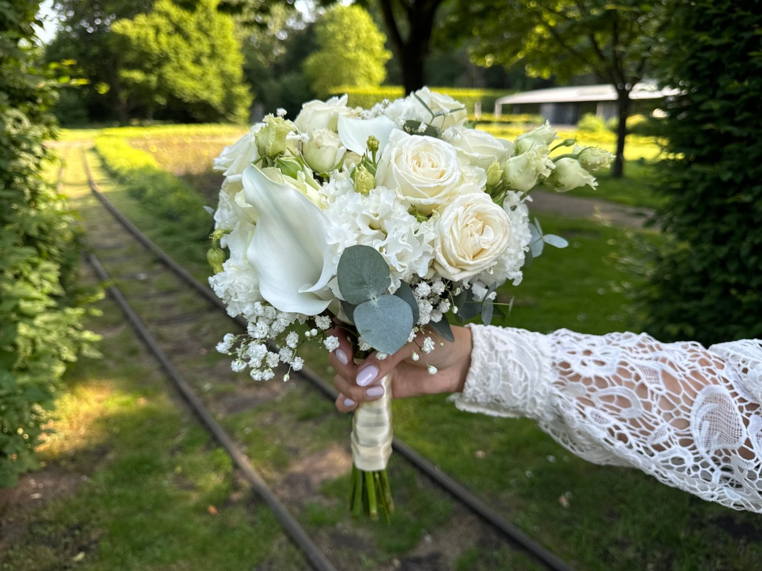 Blooming Bride bridal bouquet close-up Daily Flowers Amsterdam