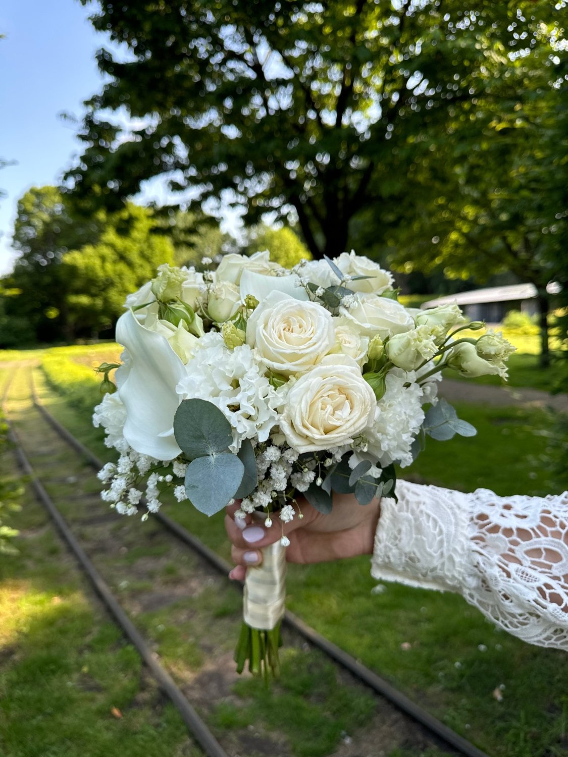 Blooming Bride bridal bouquet close-up Daily Flowers Amsterdam