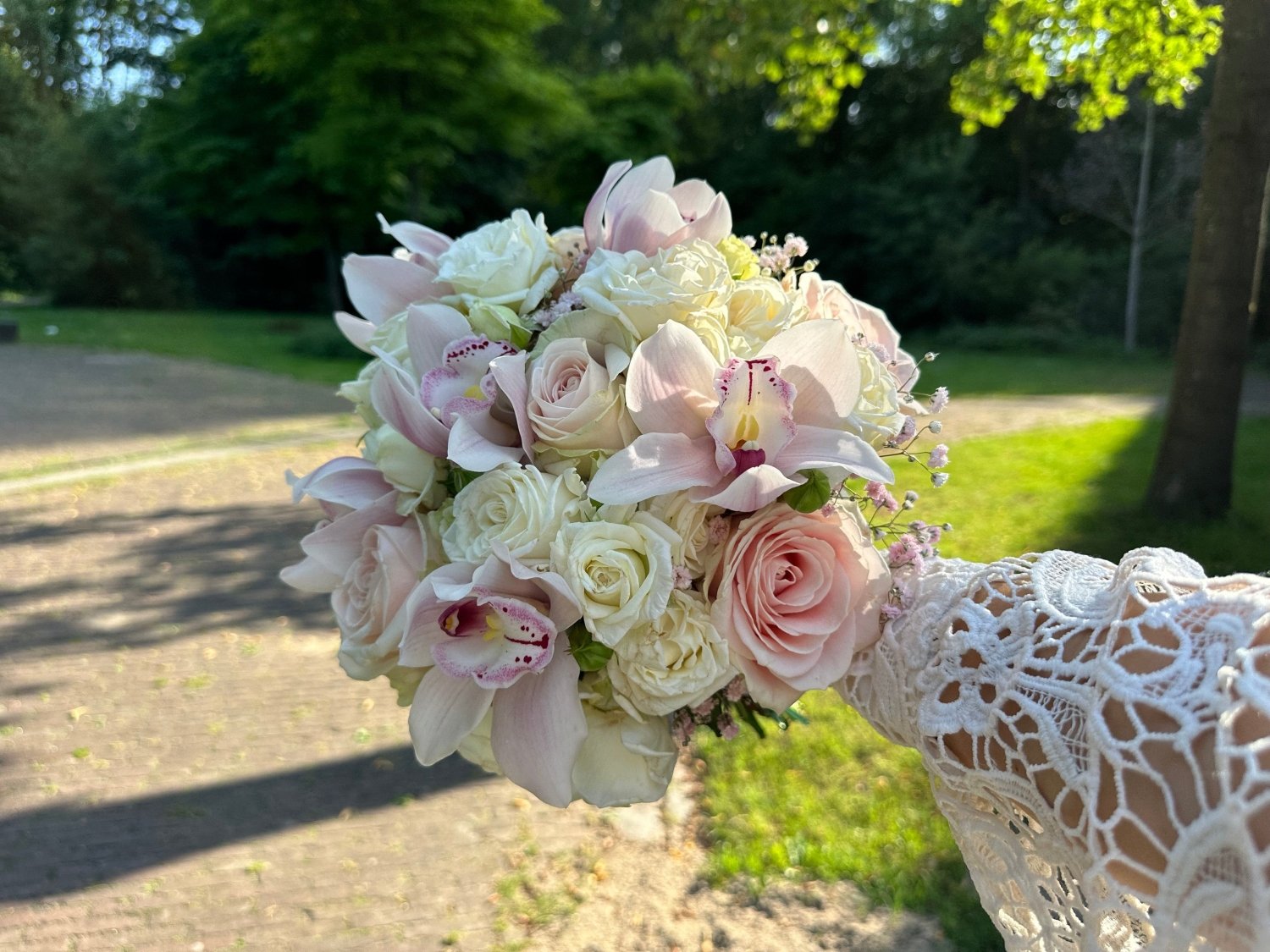 Bridal Whisper Of Love bouquet close-up Daily Flowers Amsterdam