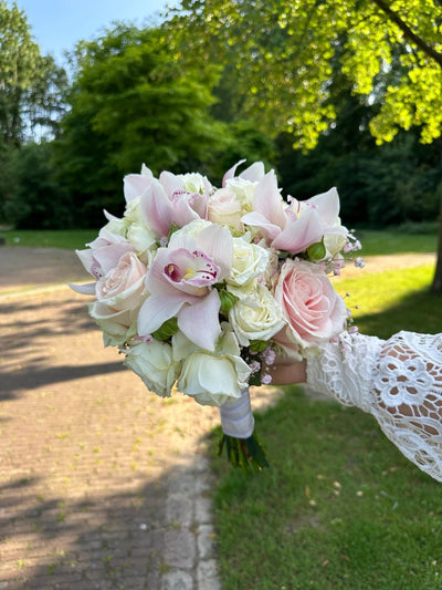 Bridal Whisper Of Love bouquet close-up Daily Flowers Amsterdam