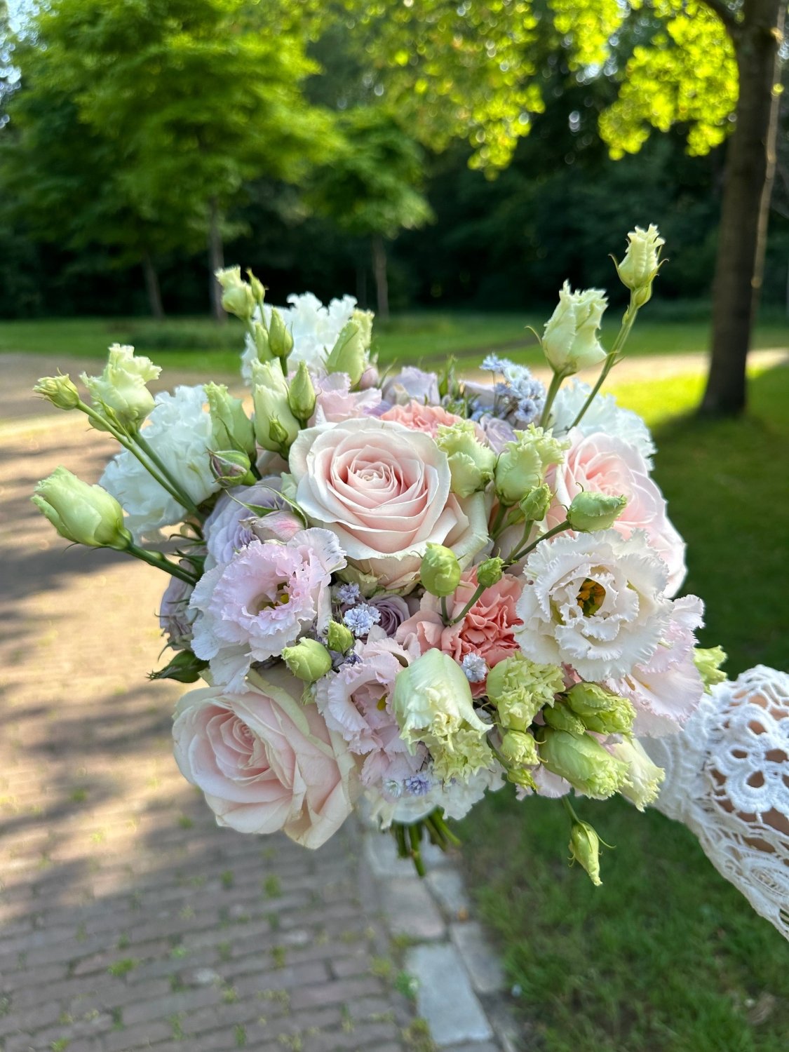 Pastel Blush Bride bridal bouquet close-up Daily Flowers Amsterdam