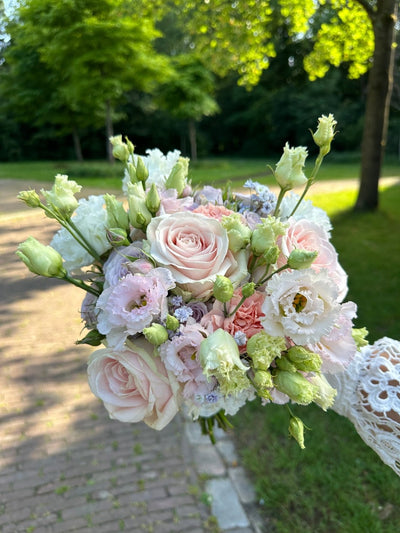 Pastel Blush Bride bridal bouquet close-up Daily Flowers Amsterdam
