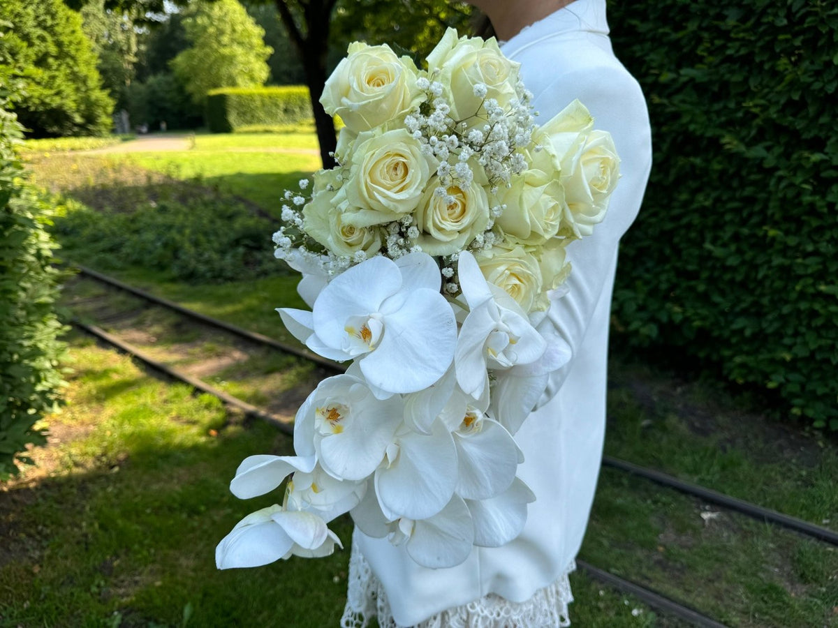Radiance Of Vows bridal bouquet Daily Flowers Amsterdam