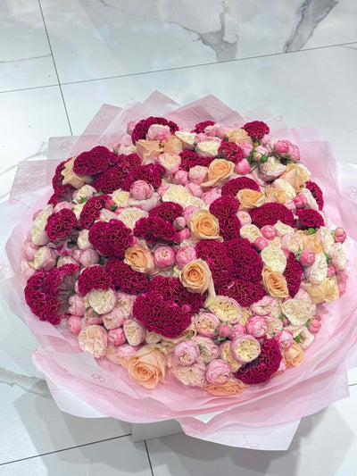 Pink Manhattan Magic bouquet with roses by Daily Flowers