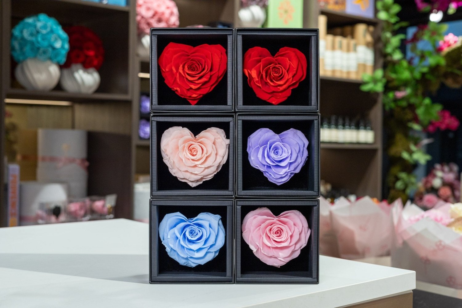 Preserved roses heart gift box black Daily Flowers