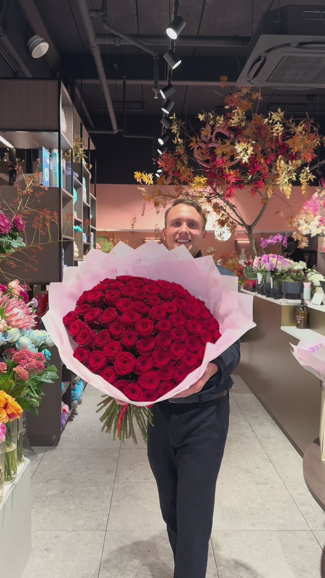 Load video: 100 red roses