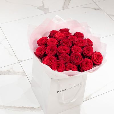 Red roses bouquet small Daily Flowers