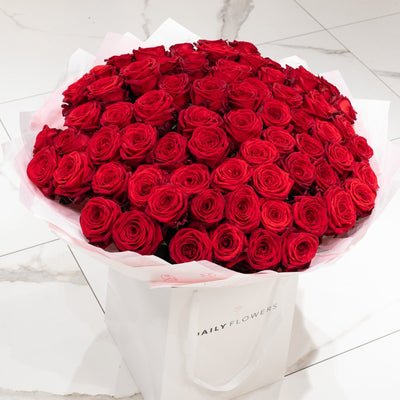Red Roses bouquet by Daily Flowers