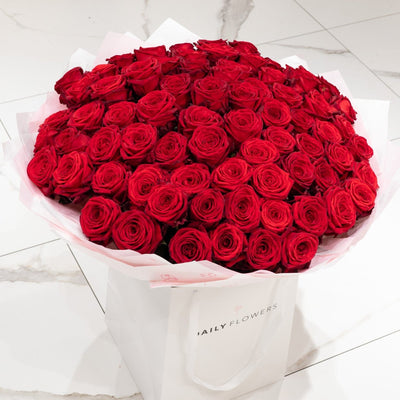 Red Roses bouquet by Daily Flowers