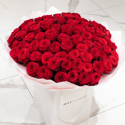Red Roses bouquet by Daily Flowers