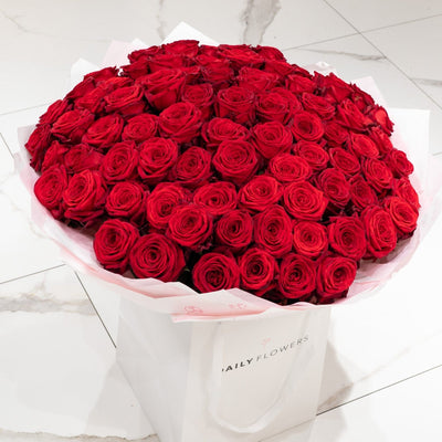 Red Roses bouquet by Daily Flowers