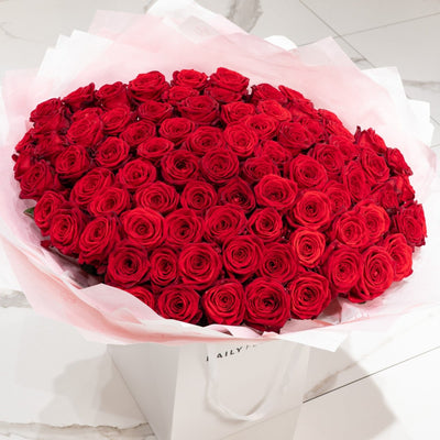 Red Roses bouquet by Daily Flowers