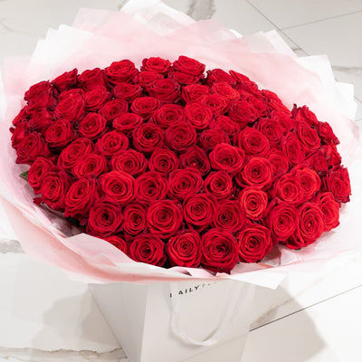 Red Roses bouquet by Daily Flowers